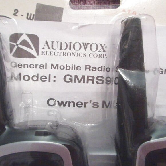 Audiovox 2 Way Radios GMRS9010-2 Hand Free 10 Miles Flashlight + Extras New - Picture 3 of 13